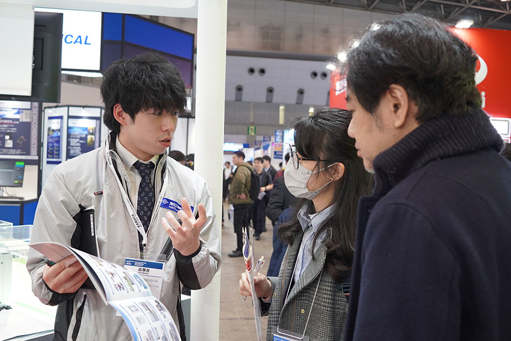 2025年1月展示会の商談の様子