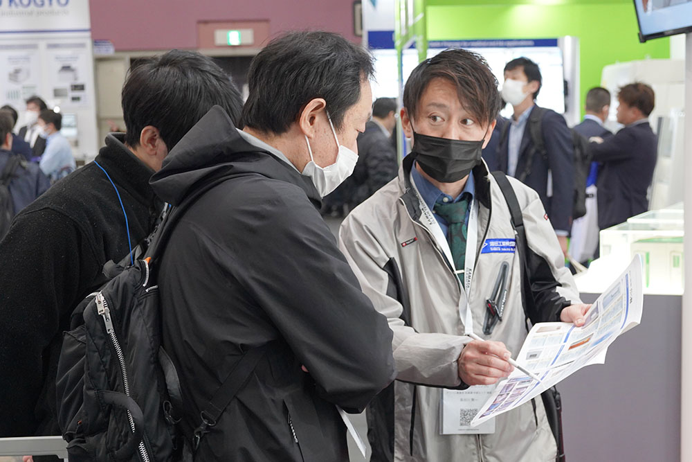 2025年2月展示会の商談の様子